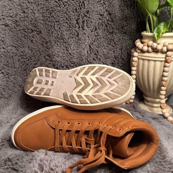 Men’s leather Goodfellow & co high tops - Picture 2 of 13